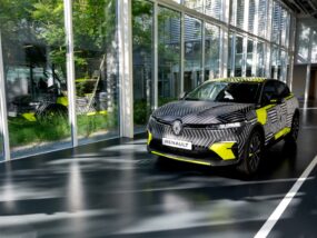 New Renault MEGANE E-TECH Electric pre-production