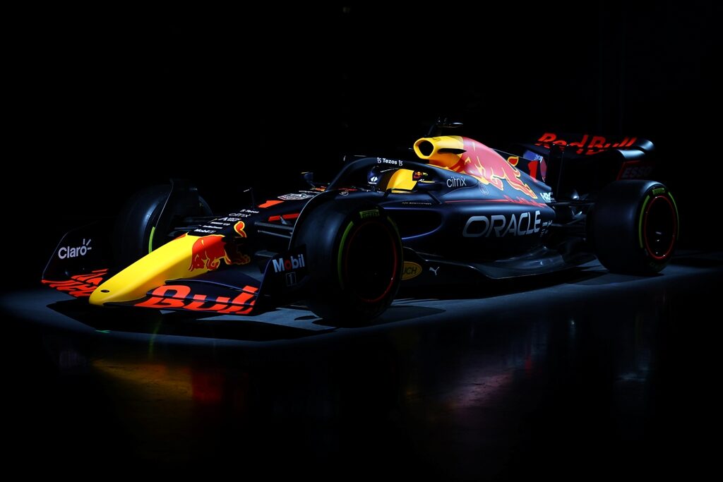 Ред Бул RB18