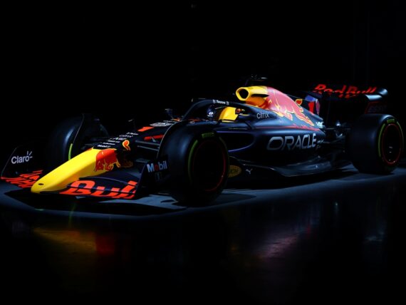 Ред Бул RB18