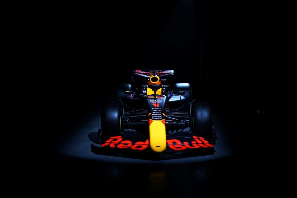 Ред Бул RB18