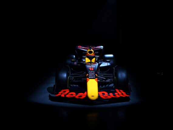 Ред Бул RB18