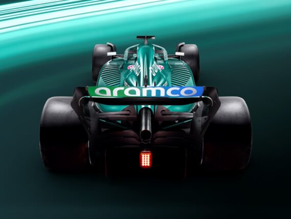 Астън Мартин AMR22